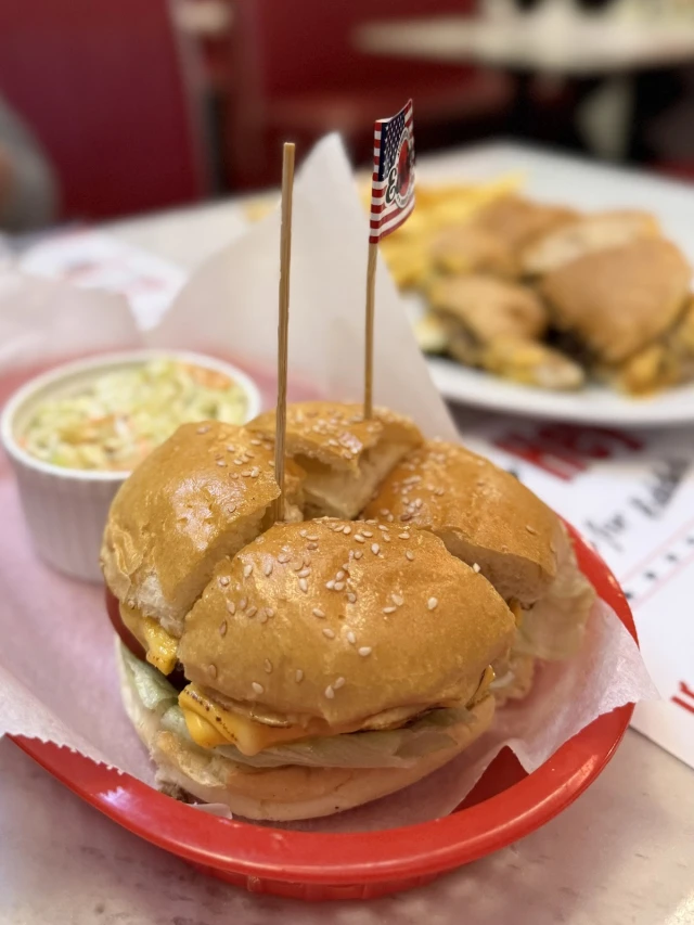 Eddie's - New York Deli and Diner - Thảo Điền