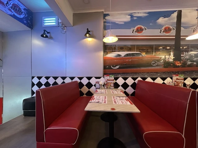 Eddie's - New York Deli and Diner - Thảo Điền - không gian 2