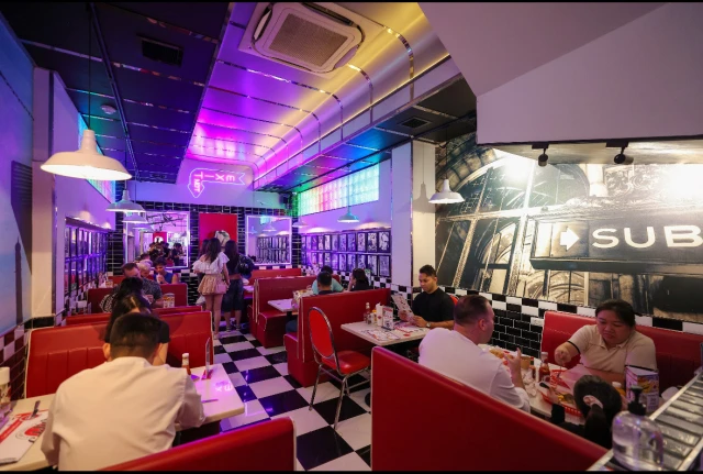 Eddie's - New York Deli and Diner - Thảo Điền - không gian 3
