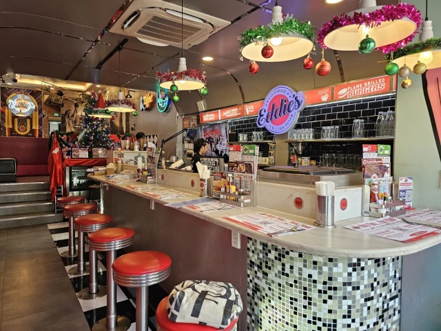 Eddie's - New York Deli and Diner - Thảo Điền - không gian 5