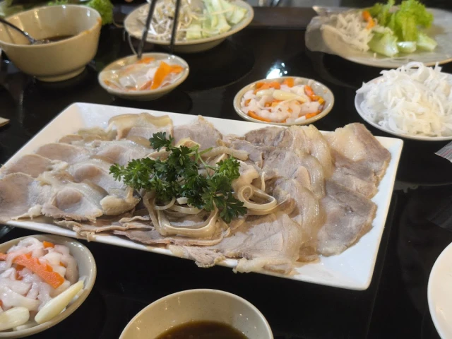 Hoàng Ty – Hoa Mai