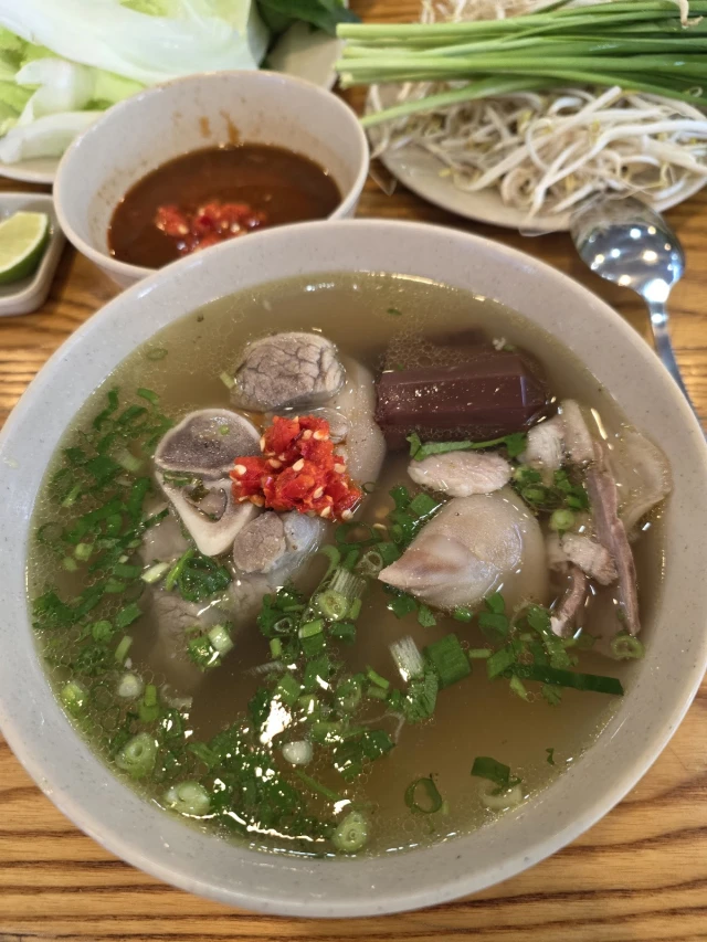 Hoàng Ty – Hoa Mai