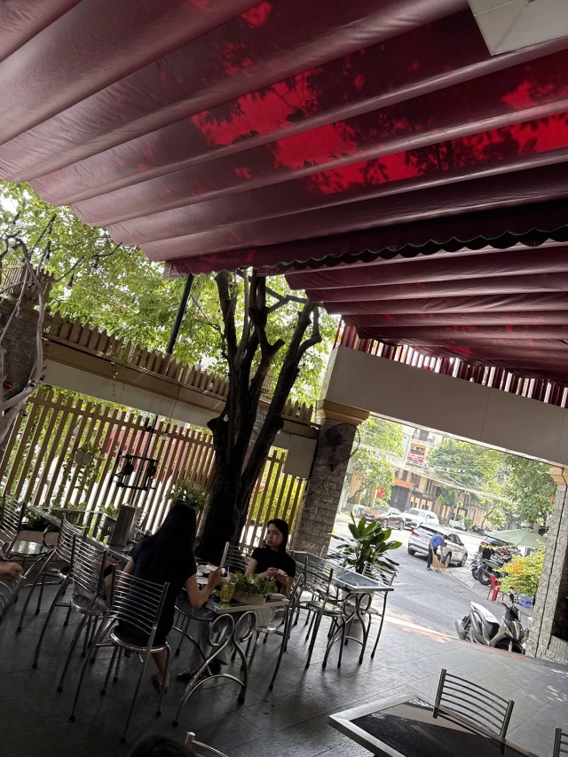 Hoàng Ty – Hoa Mai - không gian 4