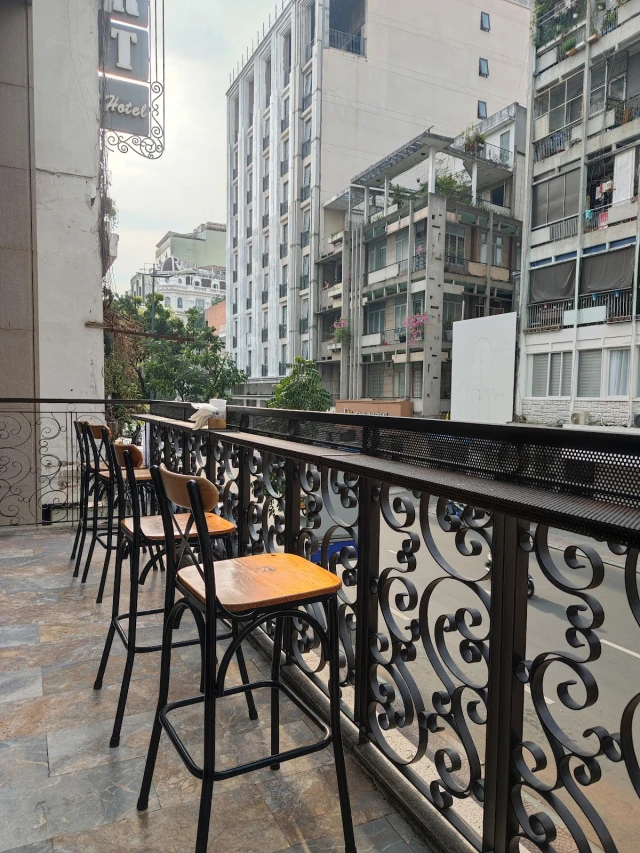East West Brewing Co. - Lý Tự Trọng - không gian 6