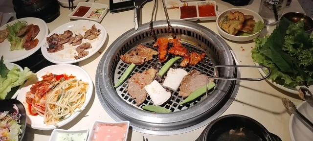 King BBQ Buffet - Lê Văn Sỹ