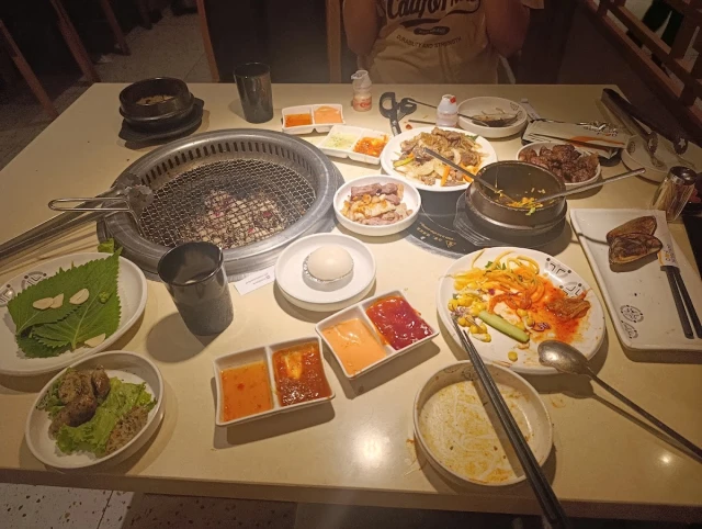 King BBQ Buffet - Lê Văn Sỹ