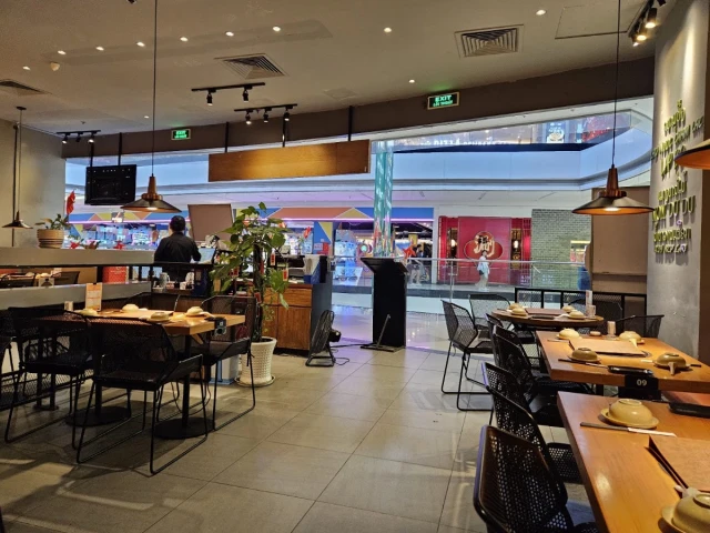Khao Lao - Vạn Hạnh Mall - không gian 2