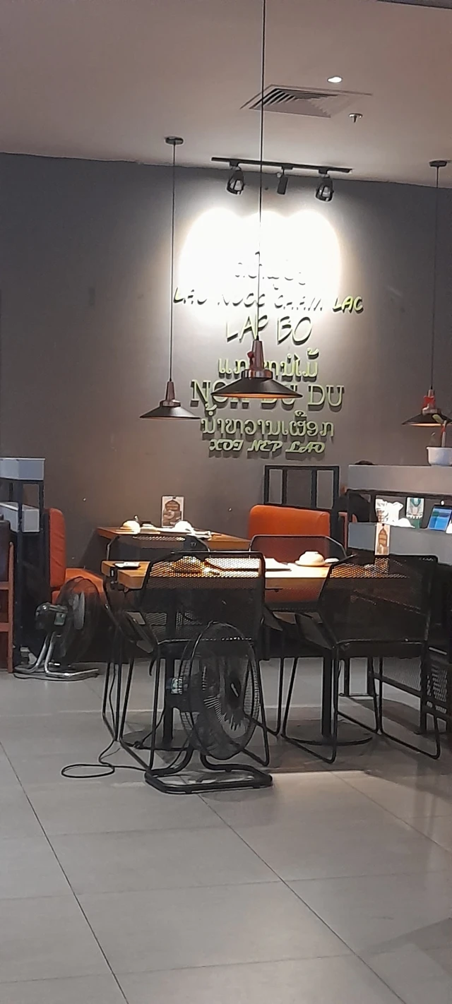 Khao Lao - Vạn Hạnh Mall - không gian 4
