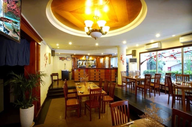 Sushi House – Trương Quốc Dung - không gian 1