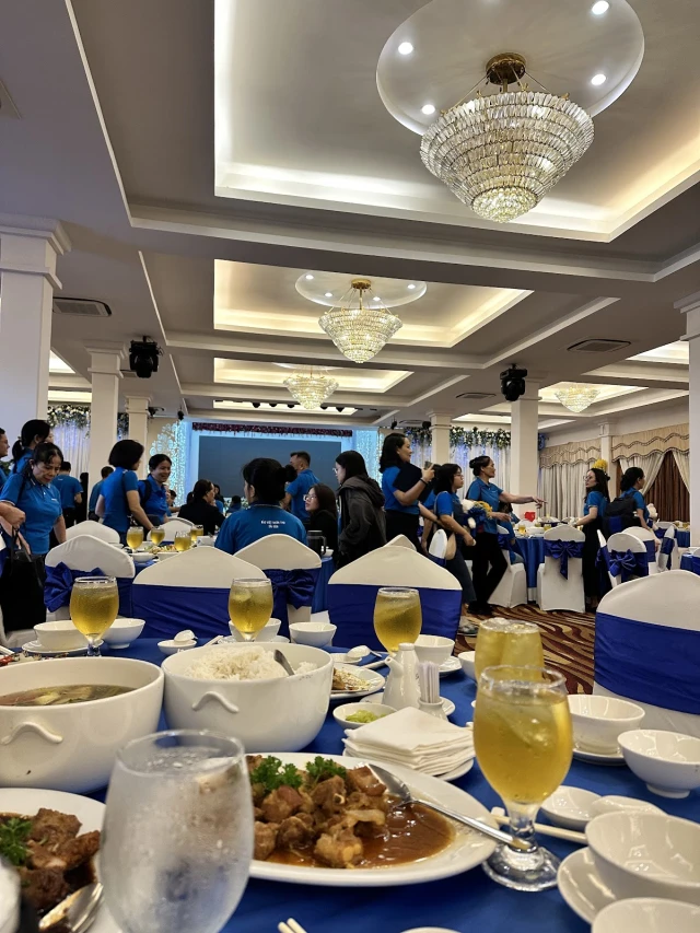 Hoa Viên Đệ Nhất - Hoàng Việt