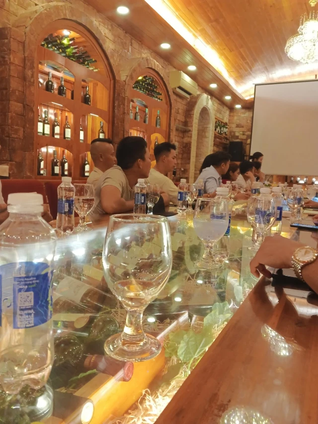 Hoa Viên Đệ Nhất - Hoàng Việt