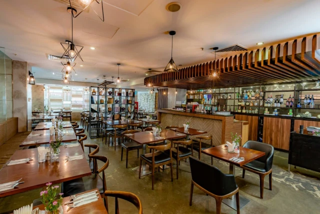 Chic Restaurant - Bay Hotel - không gian 1
