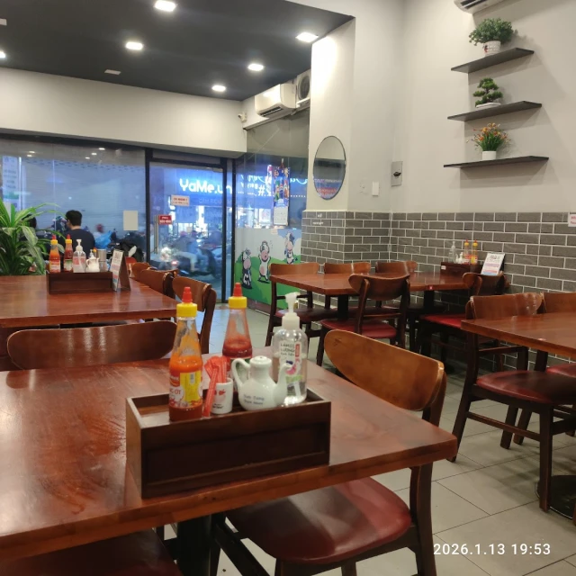 Nhà hàng Cow Express – Bít tết bò Mỹ – Sư Vạn Hạnh - không gian 2