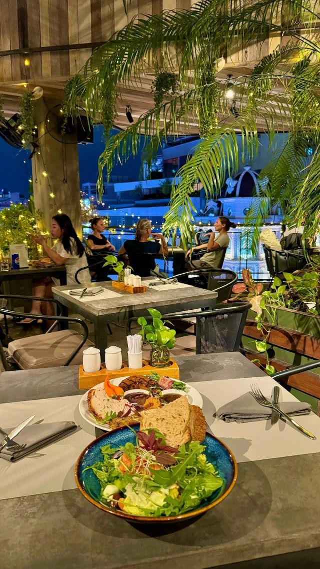 Chanh Bistro Rooftop Saigon - Lý Tự Trọng