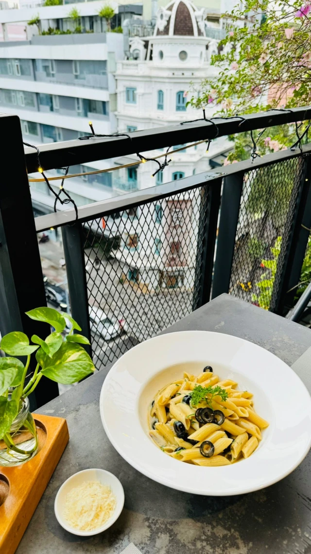 Chanh Bistro Rooftop Saigon - Lý Tự Trọng