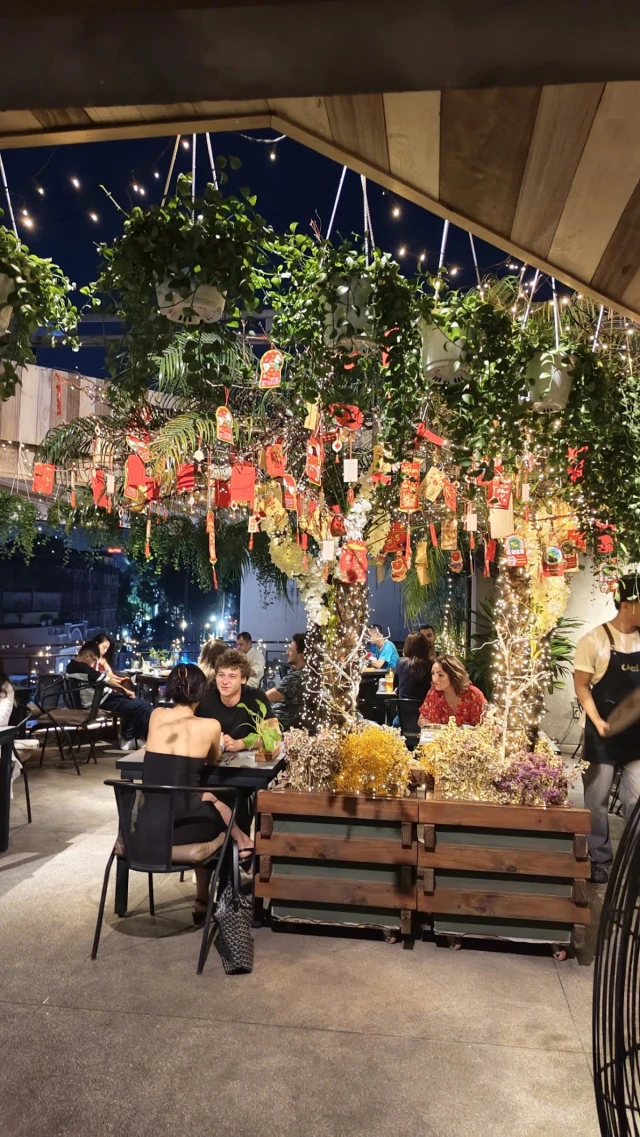 Chanh Bistro Rooftop Saigon - Lý Tự Trọng - không gian 2