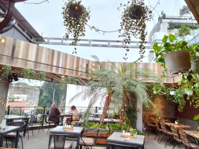 Chanh Bistro Rooftop Saigon - Lý Tự Trọng - không gian 1