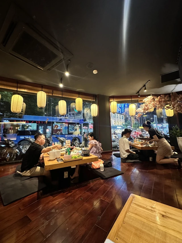 Gyu Shige Ngưu Phồn - Trần Hưng Đạo - không gian 3
