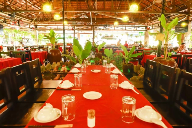Ẩm Thực Quê Nhà - Nguyễn Thái Bình - không gian 1