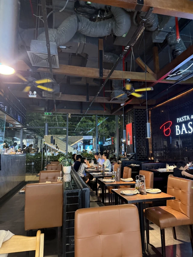 Basta Hiro - Pizza & Pasta - Vincom Mega Mall Thảo Điền - không gian 2
