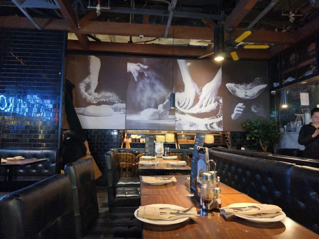 Basta Hiro - Pizza & Pasta - Vincom Mega Mall Thảo Điền - không gian 3