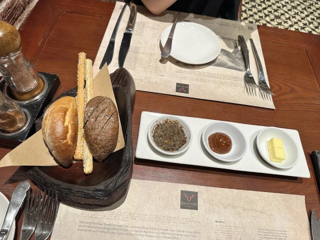 Moo Beef Steak - Lý Tự Trọng