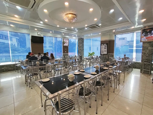 Hoàng Ty - Trương Quốc Dung - không gian 2