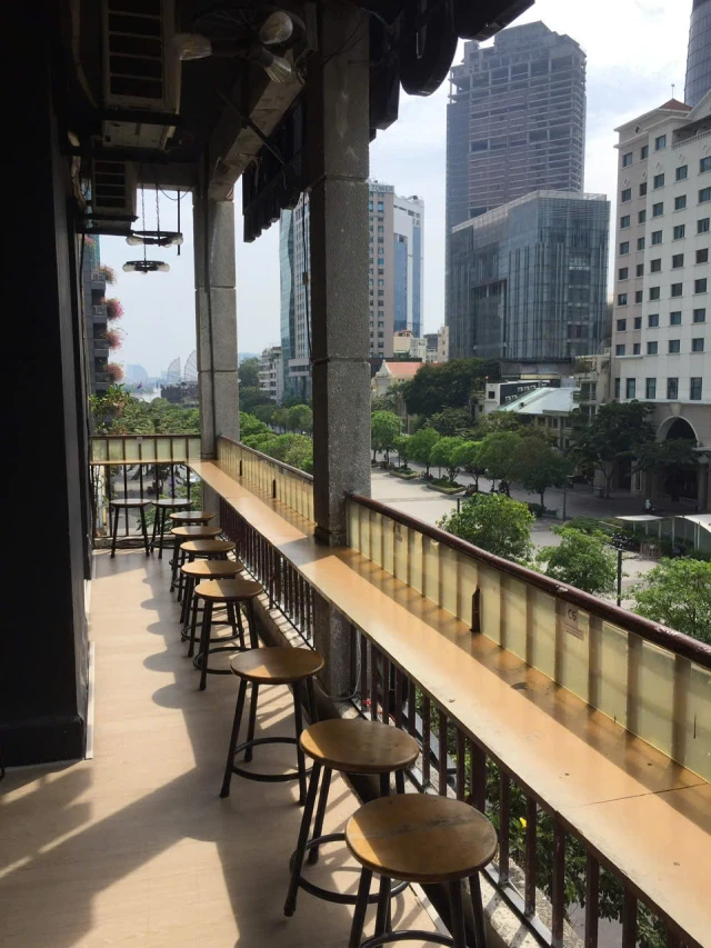 Downtown Steakhouse - Nguyễn Huệ - không gian 3