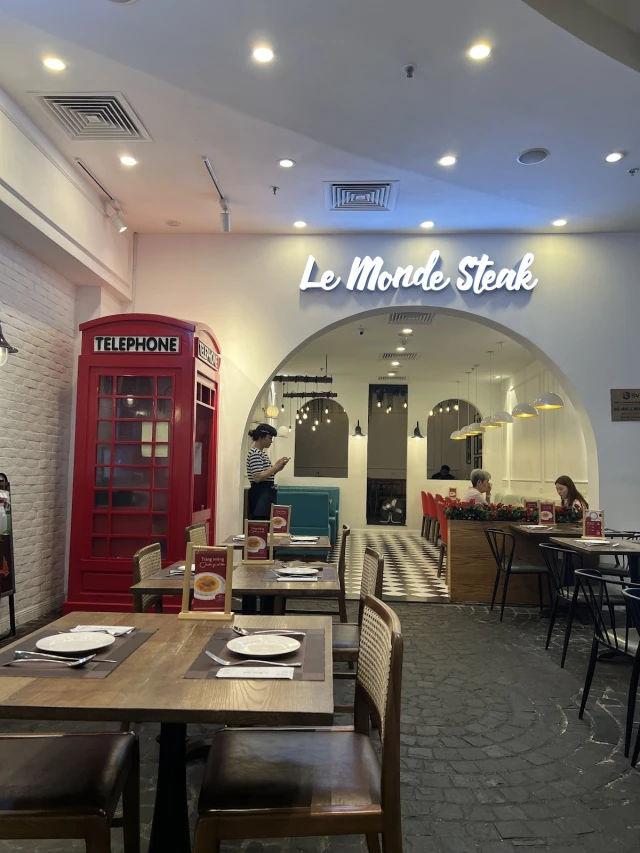 Le Monde Steak - Aeon Mall Tân Phú - không gian 1