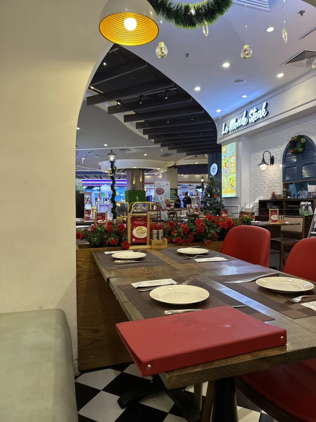 Le Monde Steak - Aeon Mall Tân Phú - không gian 2