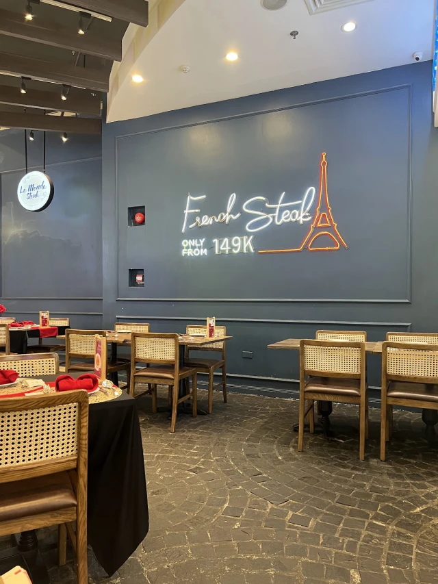 Le Monde Steak - Aeon Mall Tân Phú - không gian 4