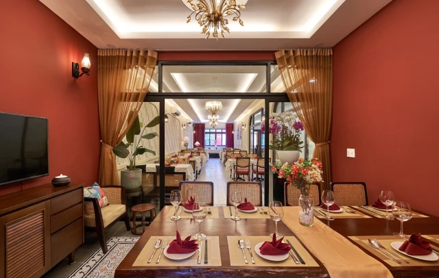 Maison Mận-Đỏ Restaurant - Trần Nhật Duật - không gian 1