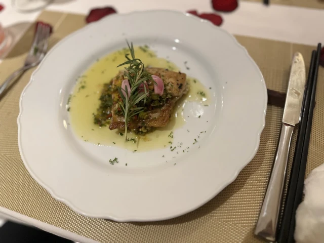 Maison Mận-Đỏ Restaurant - Trần Nhật Duật