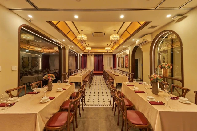 Maison Mận-Đỏ Restaurant - Trần Nhật Duật - không gian 4