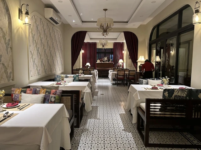 Maison Mận-Đỏ Restaurant - Trần Nhật Duật - không gian 6
