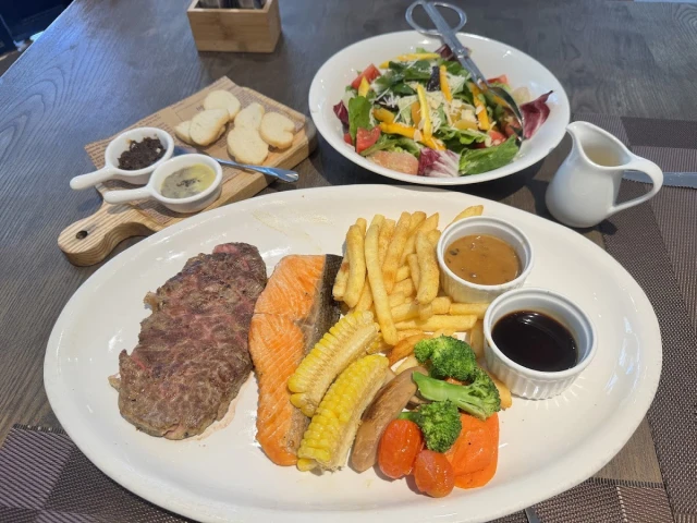 Le Monde Steak - Nguyễn Thị Minh Khai