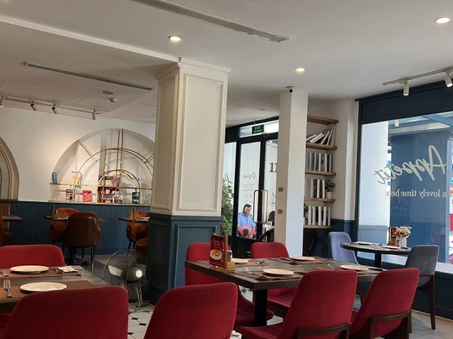 Le Monde Steak - Nguyễn Thị Minh Khai - không gian 1