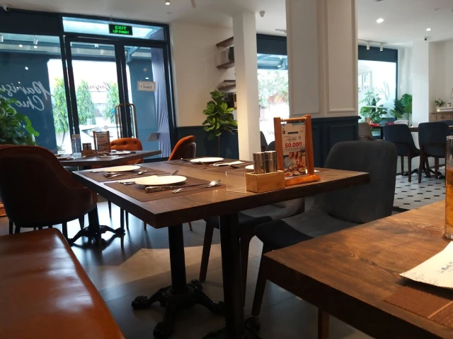 Le Monde Steak - Nguyễn Thị Minh Khai - không gian 6