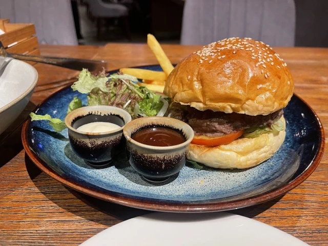 Boomerang Bistro Saigon - Tôn Dật Tiên