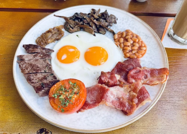 Boomerang Bistro Saigon - Tôn Dật Tiên