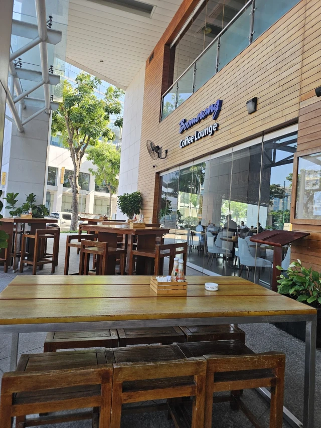 Boomerang Bistro Saigon - Tôn Dật Tiên - không gian 2