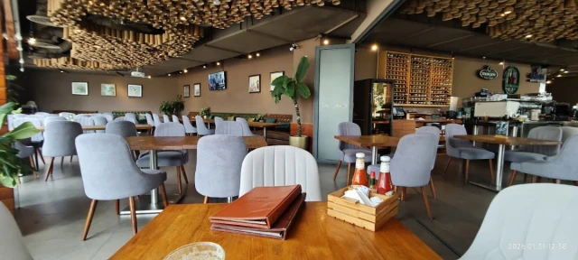 Boomerang Bistro Saigon - Tôn Dật Tiên - không gian 6