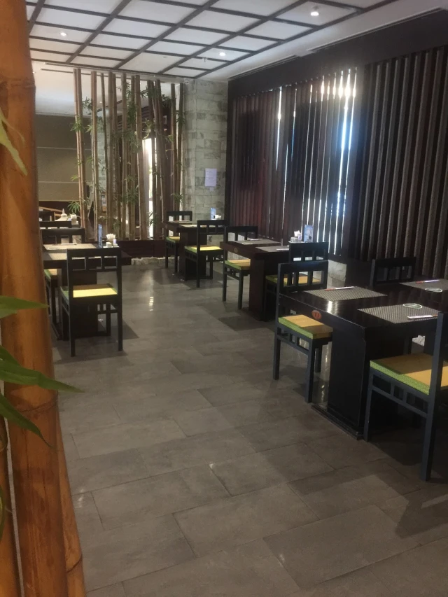 Sushi World - Tân Sơn Nhất - không gian 3