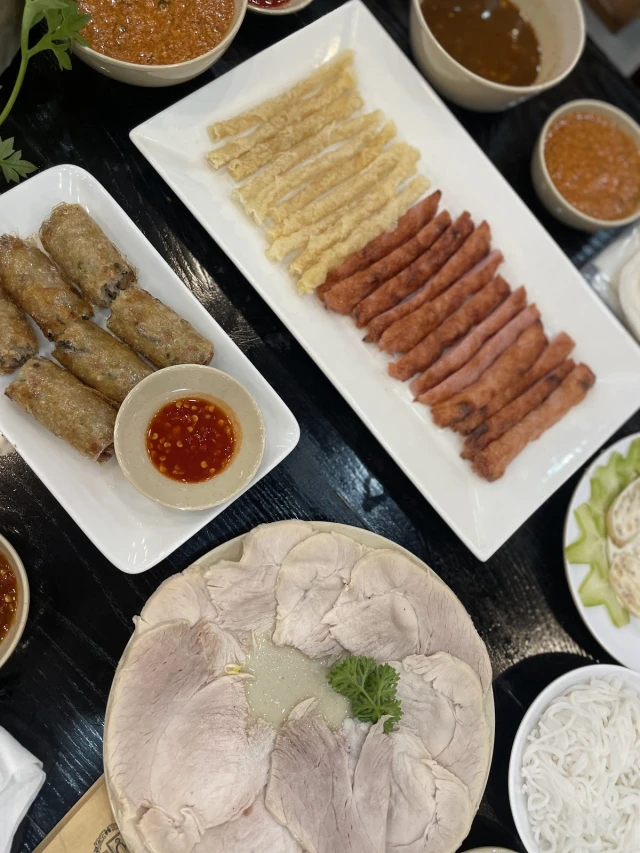 Hoàng Ty - Trần Não