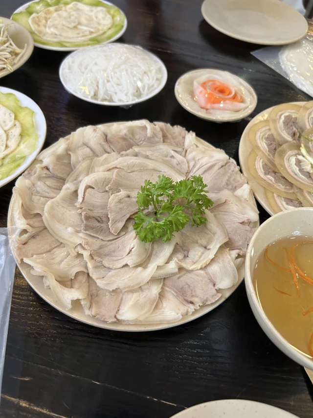 Hoàng Ty - Trần Não