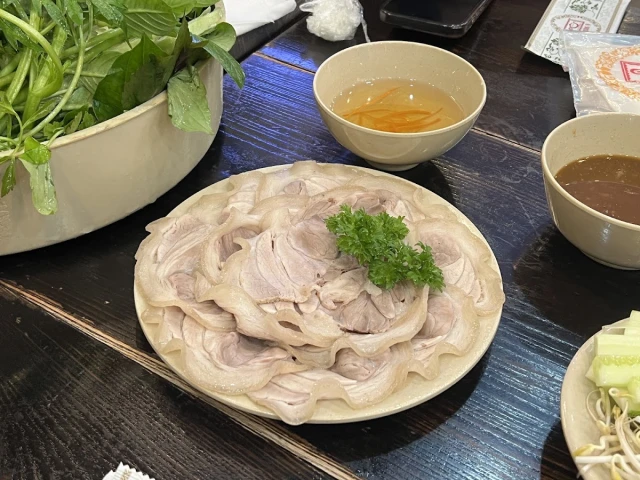 Hoàng Ty - Trần Não