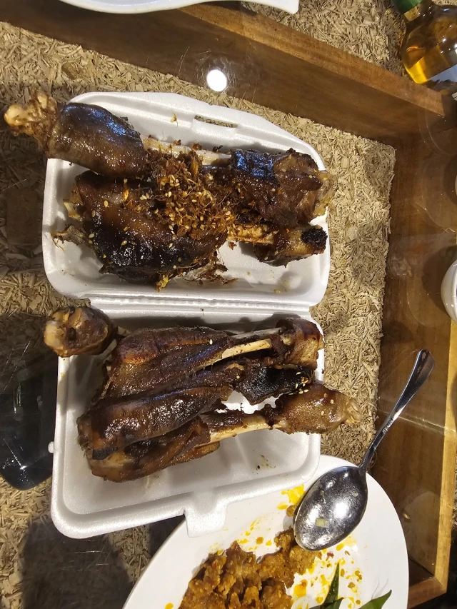 Sáu Linh - Nguyễn Thái Sơn