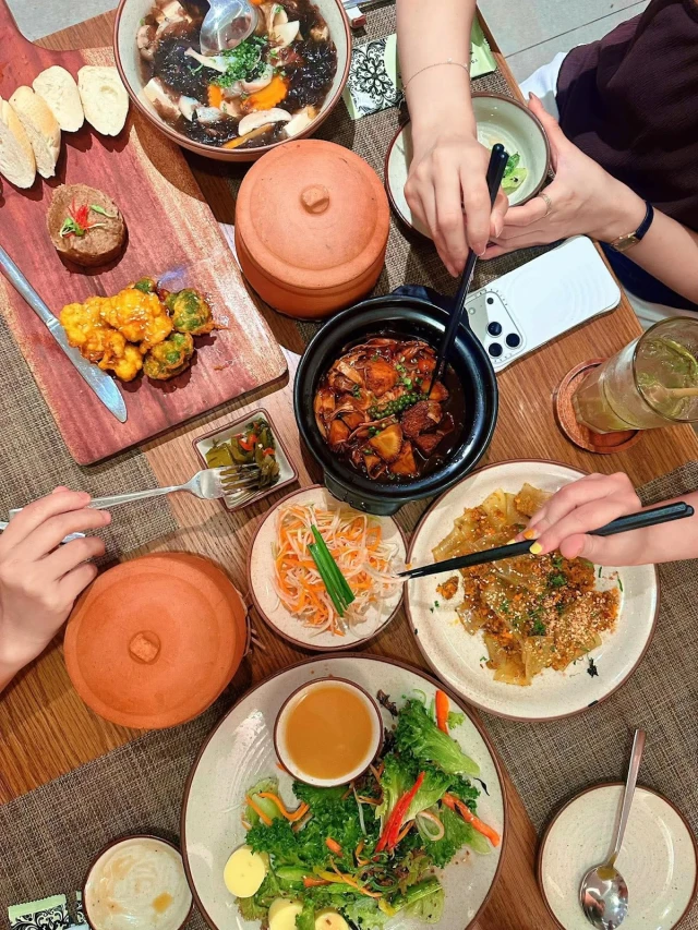 Sanité - Nhà hàng chay - Trương Quốc Dung