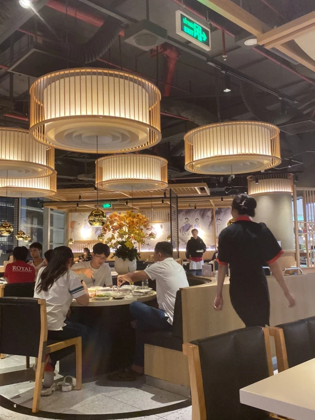King BBQ Buffet – Crescent Mall - không gian 2