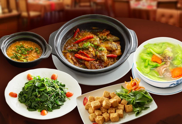 Phố 79 - 120 Sương Nguyệt Ánh
